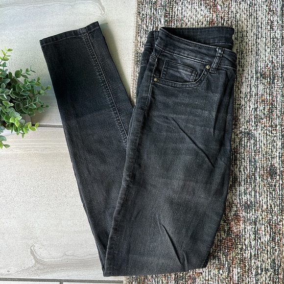 H&M washed black denim skinny jeans (size US 8) ✨ - Picture 6 of 6